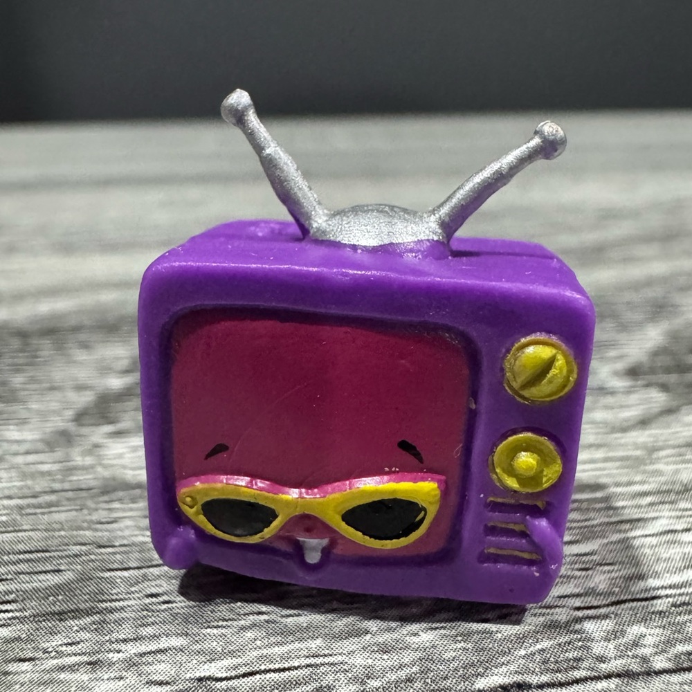Shopkins | Homewares: Purple Teenie TV (3-107) - Mini Collectable Figure